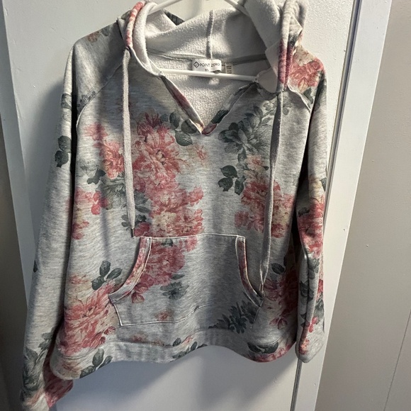 Point Zero Floral Sweater - Picture 1 of 3